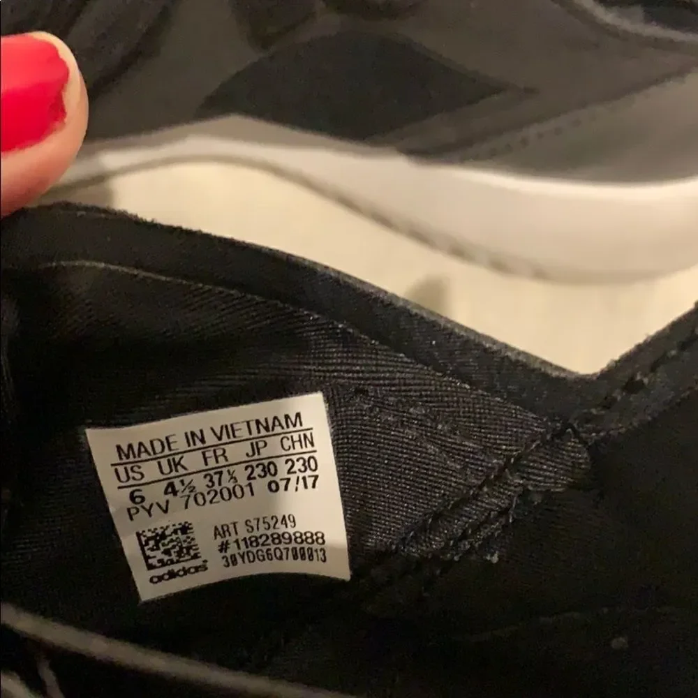 🎉Last deal 🎉Adidas sneakers 👟